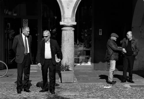 Gente in piazza