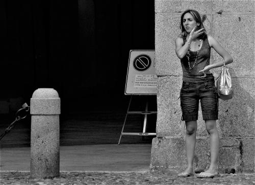 Ragazza lodi piazza